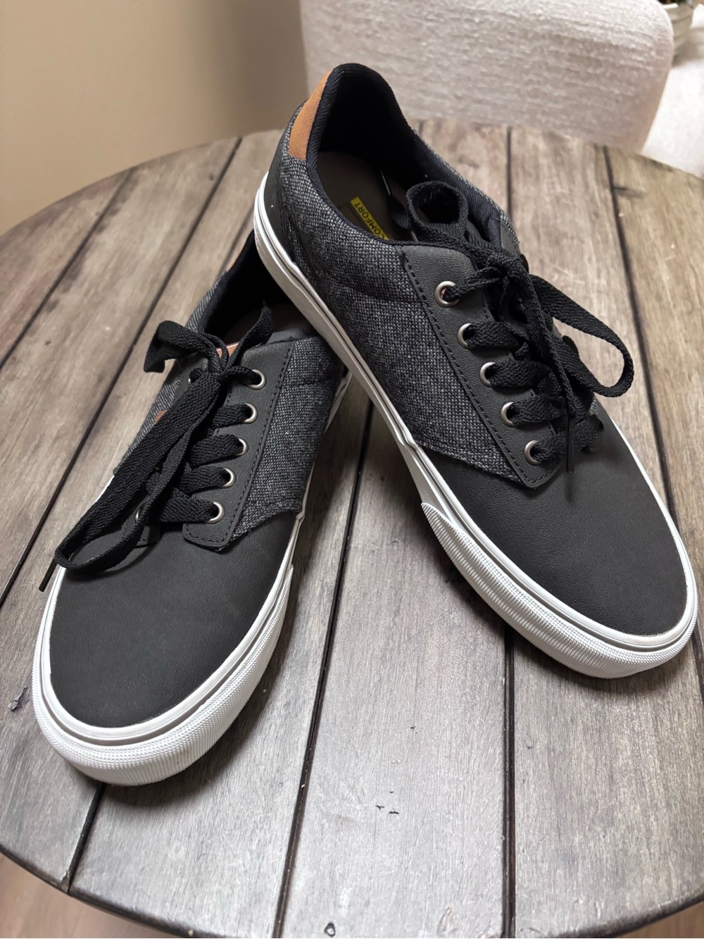 Men's Van’s Size 9 Black Canvas & Leather-Trim Sneakers